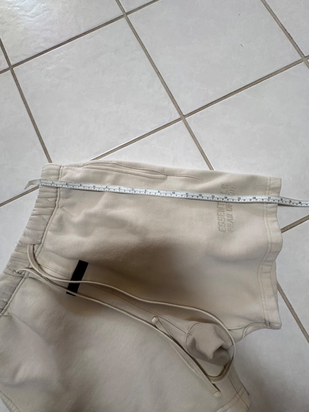 Essentials Fear of God Classic Sweatshort - Picture 5 of 8